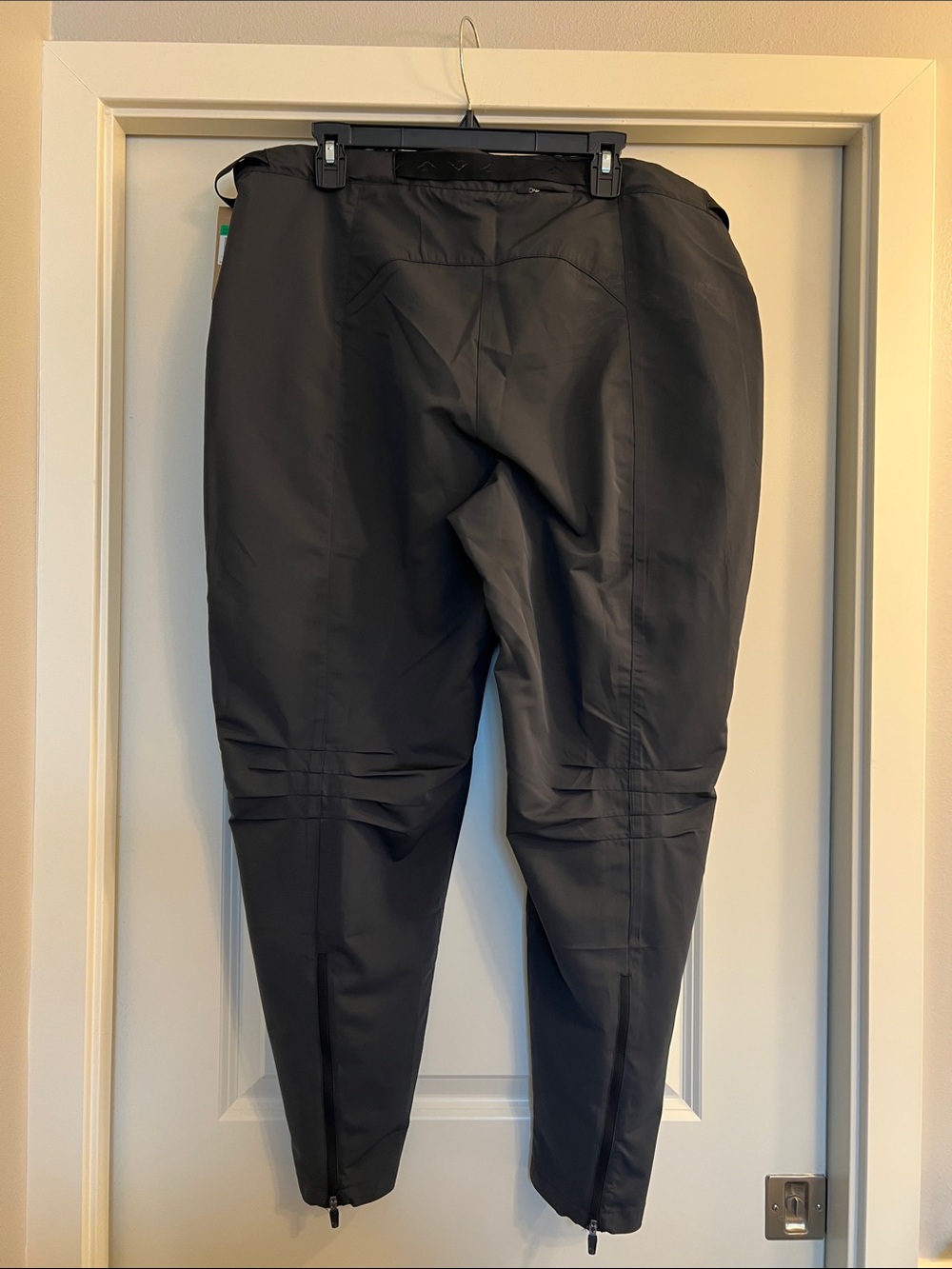 Nike Men’s Black Cargo Tech Pants - Picture 5 of 12